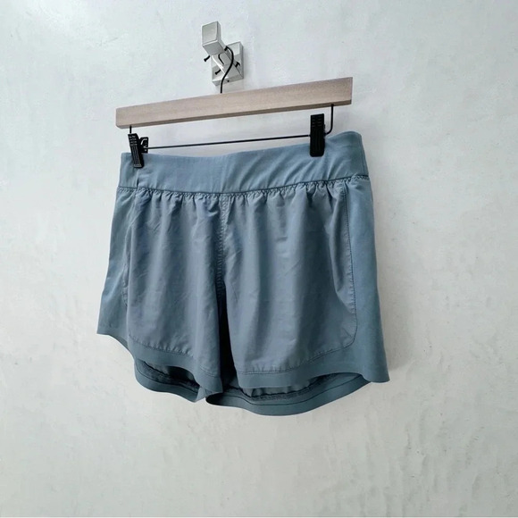 ATHLETA || Sport Short Performance Fabric Back Zippered Pocket - Picture 4 of 10